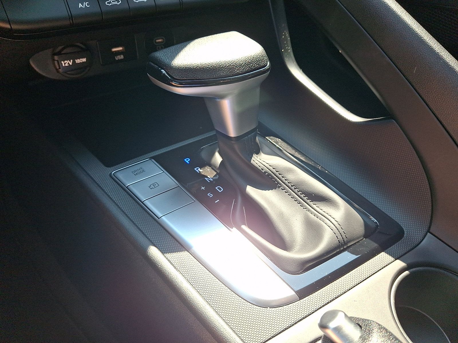 Certified 2026 Hyundai Elantra SE FWD image 14