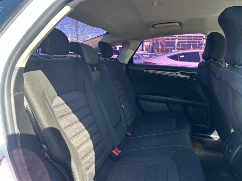 Used 2019 Ford Fusion SE FWD image 27