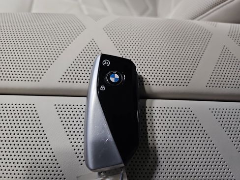 Certified 2025 BMW 750e xDrive image 38