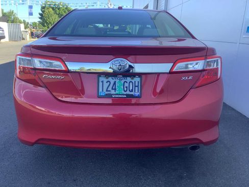 Used 2013 Toyota Camry XLE w/ Leather Pkg FWD image 5