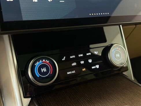 Certified 2023 Land Rover Range Rover Long Wheelbase SE image 36