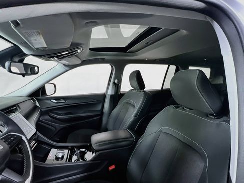 Used 2023 Jeep Grand Cherokee L Laredo w/ Luxury Tech Group I AWD/4WD image 21