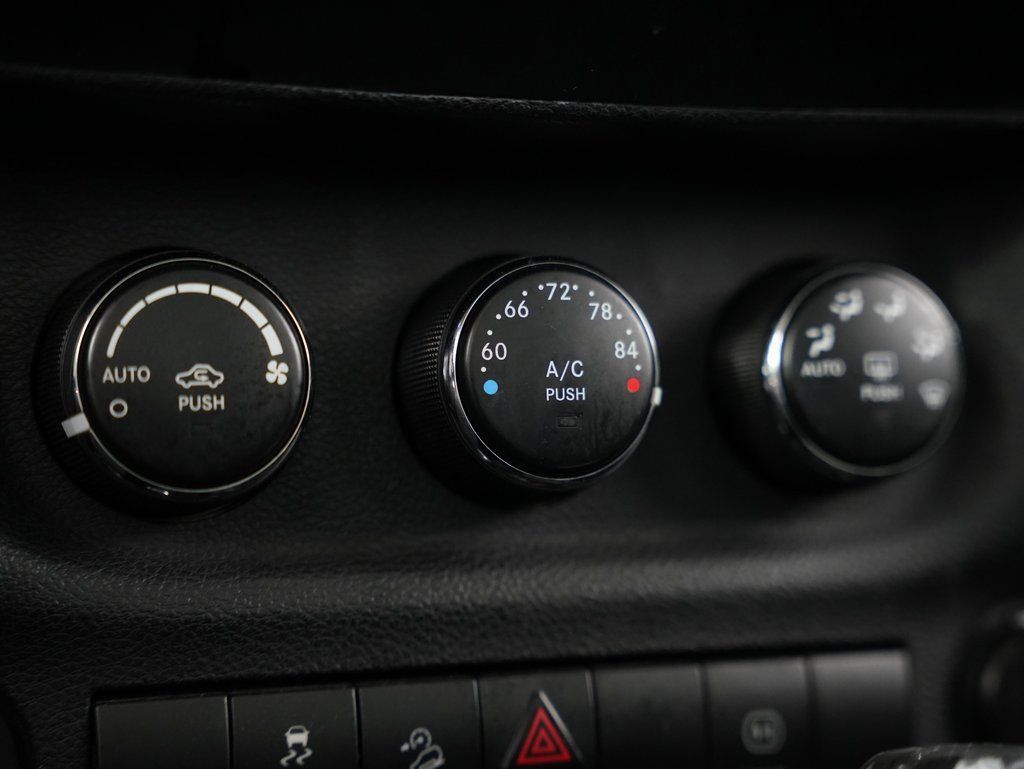 Used 2012 Jeep Wrangler Rubicon AWD/4WD image 25
