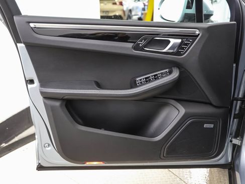 Used 2020 Porsche Macan image 9