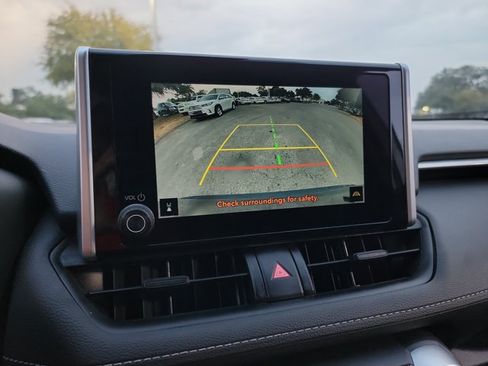 Used 2025 Toyota RAV4 XLE FWD image 24
