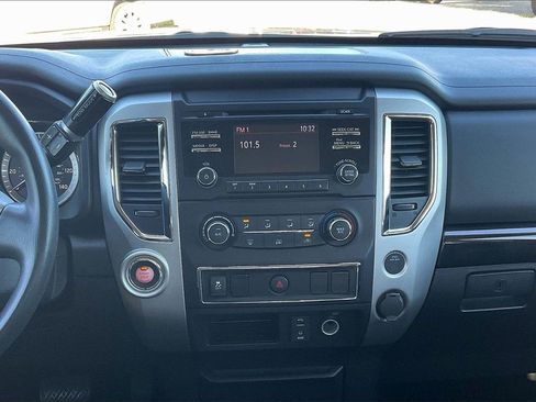 Used 2018 Nissan Titan SV image 6