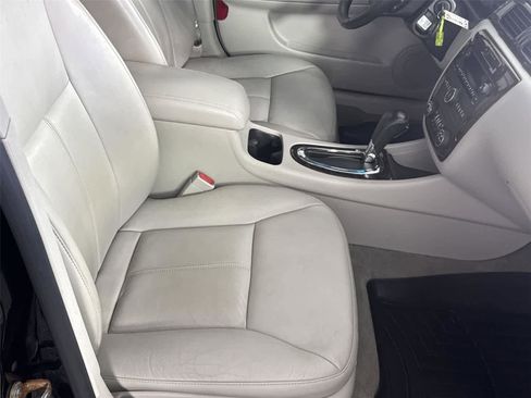 Used 2012 Chevrolet Impala LTZ FWD image 16