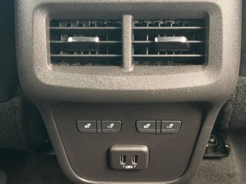Used 2024 Chevrolet Equinox Premier FWD image 16