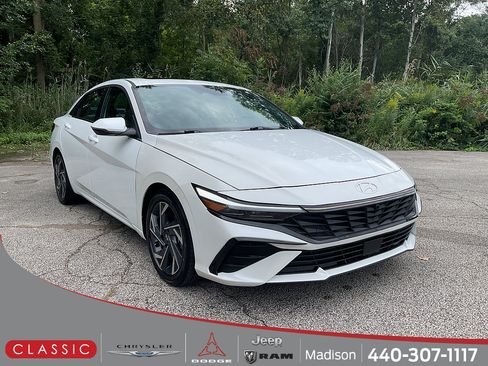 Used 2025 Hyundai Elantra Limited FWD image 1