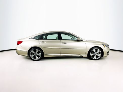 Used 2018 Honda Accord Touring image 10