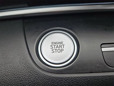 Used 2024 Hyundai Elantra SEL image 21