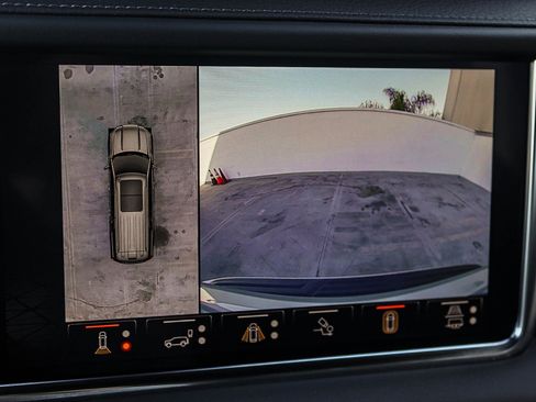 Used 2024 GMC Yukon Denali w/ Advanced Technology Package image 25