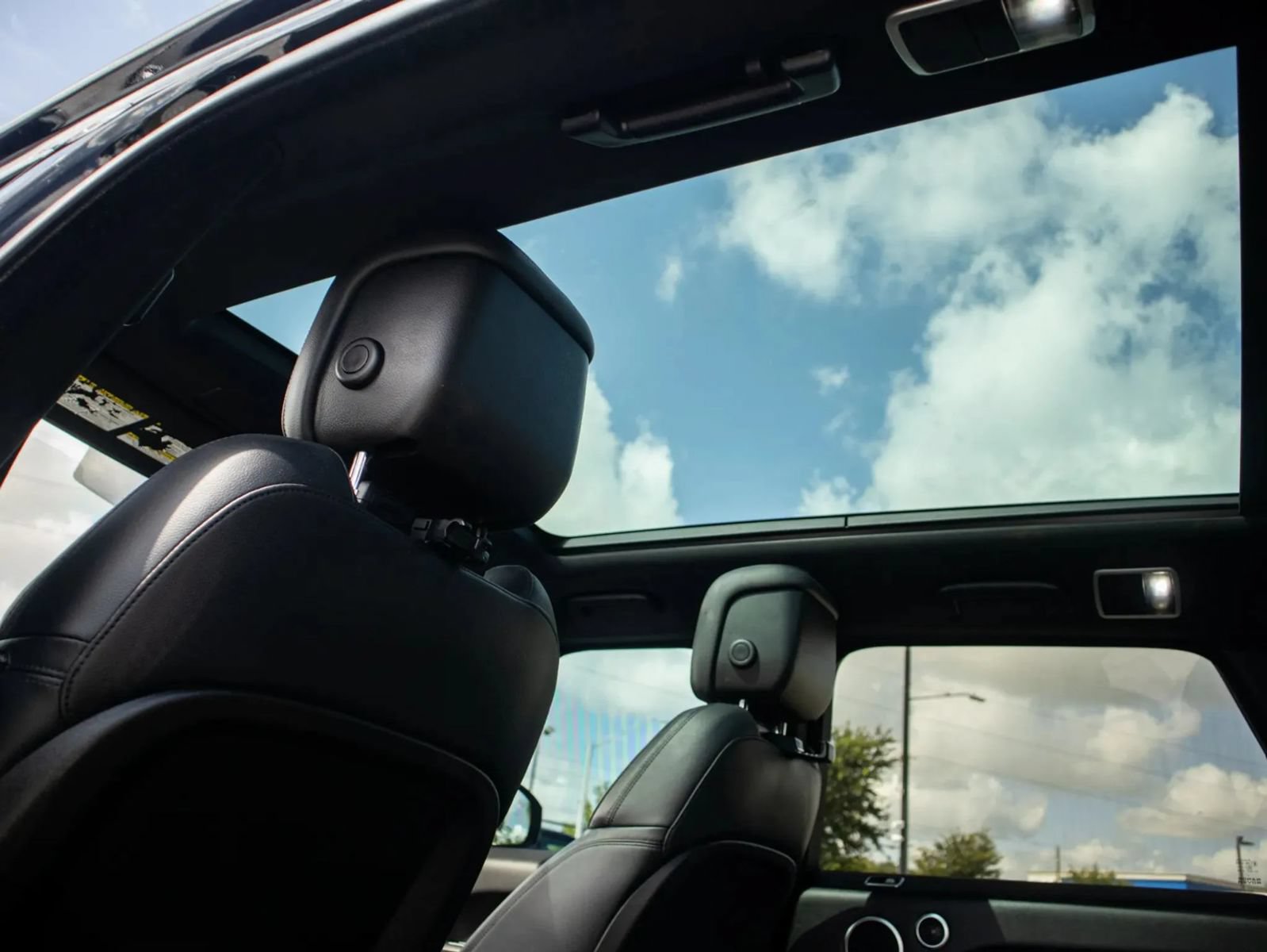 Used 2020 Land Rover Range Rover Sport SE AWD/4WD image 31