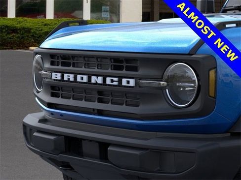 Used 2025 Ford Bronco Base image 9