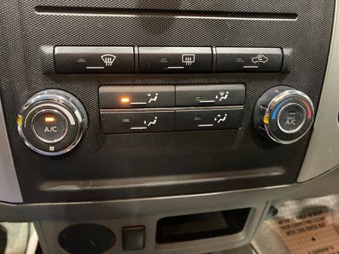 Used 2009 Nissan Frontier SE w/ SE Value Truck Pkg RWD image 27