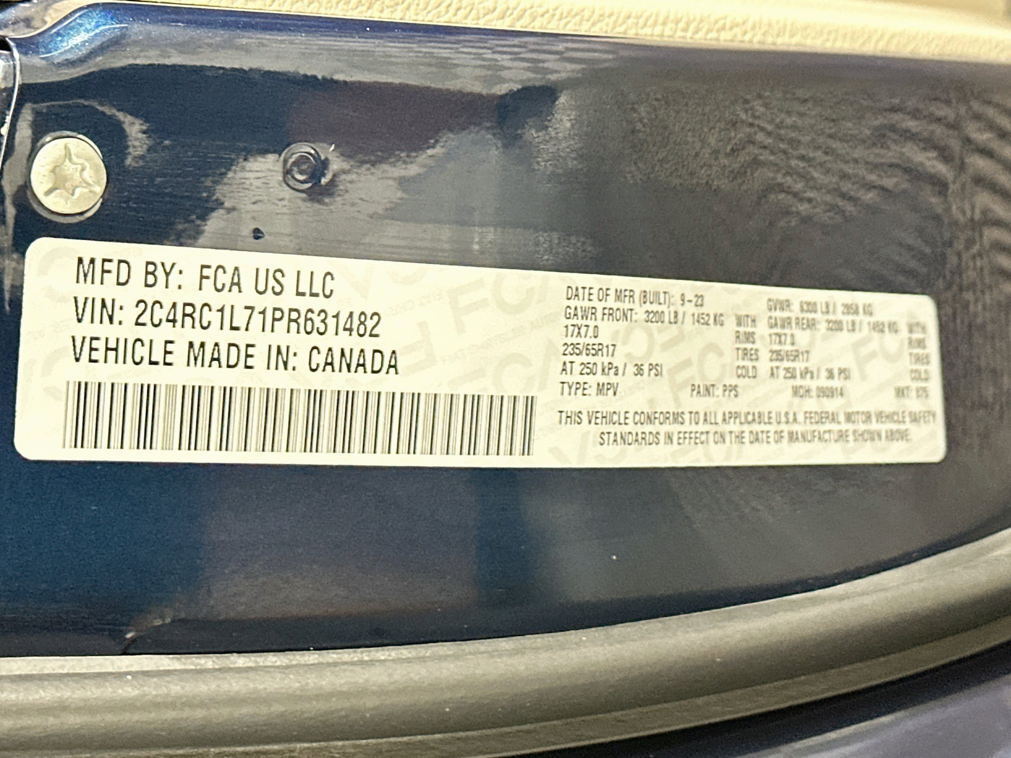 Used 2023 Chrysler Pacifica Touring-L FWD image 12