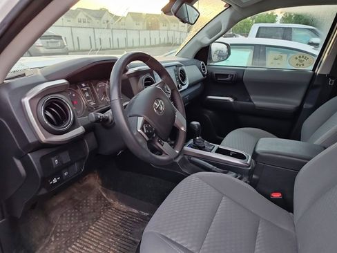 Used 2021 Toyota Tacoma SR5 w/ Technology Package AWD/4WD image 9