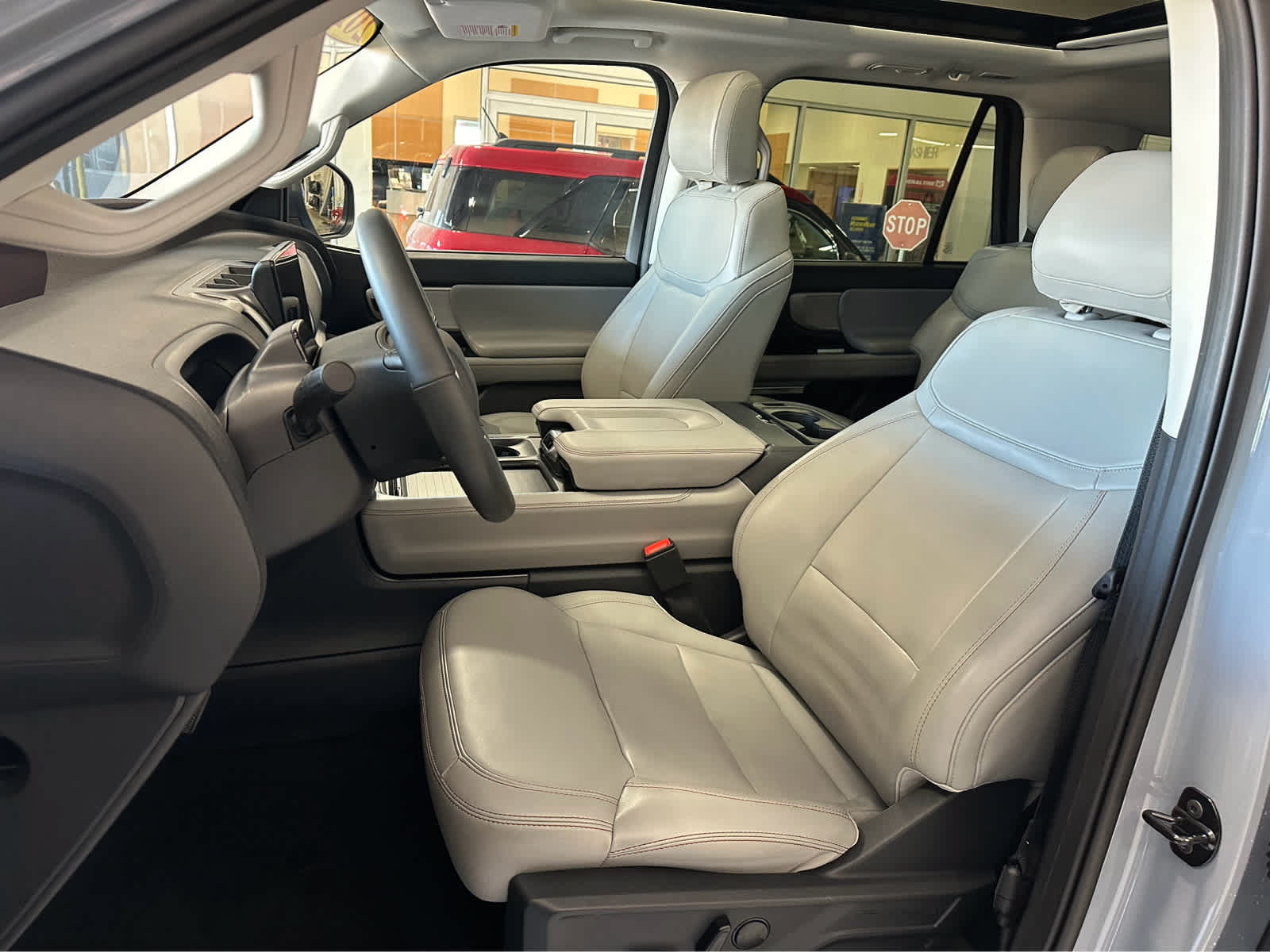 Certified 2025 Ford Expedition Active AWD/4WD image 20