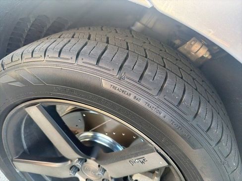 Used 2017 Jaguar F-PACE Prestige image 11