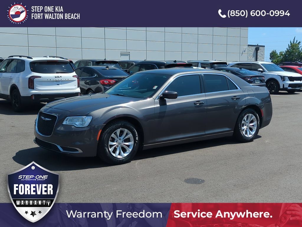 Used 2015 Chrysler 300 Limited RWD image 1
