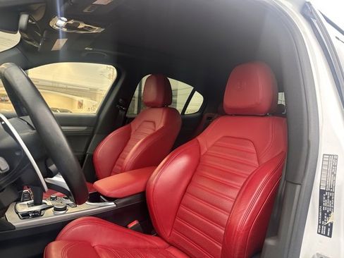 Used 2022 Alfa Romeo Stelvio Veloce image 12