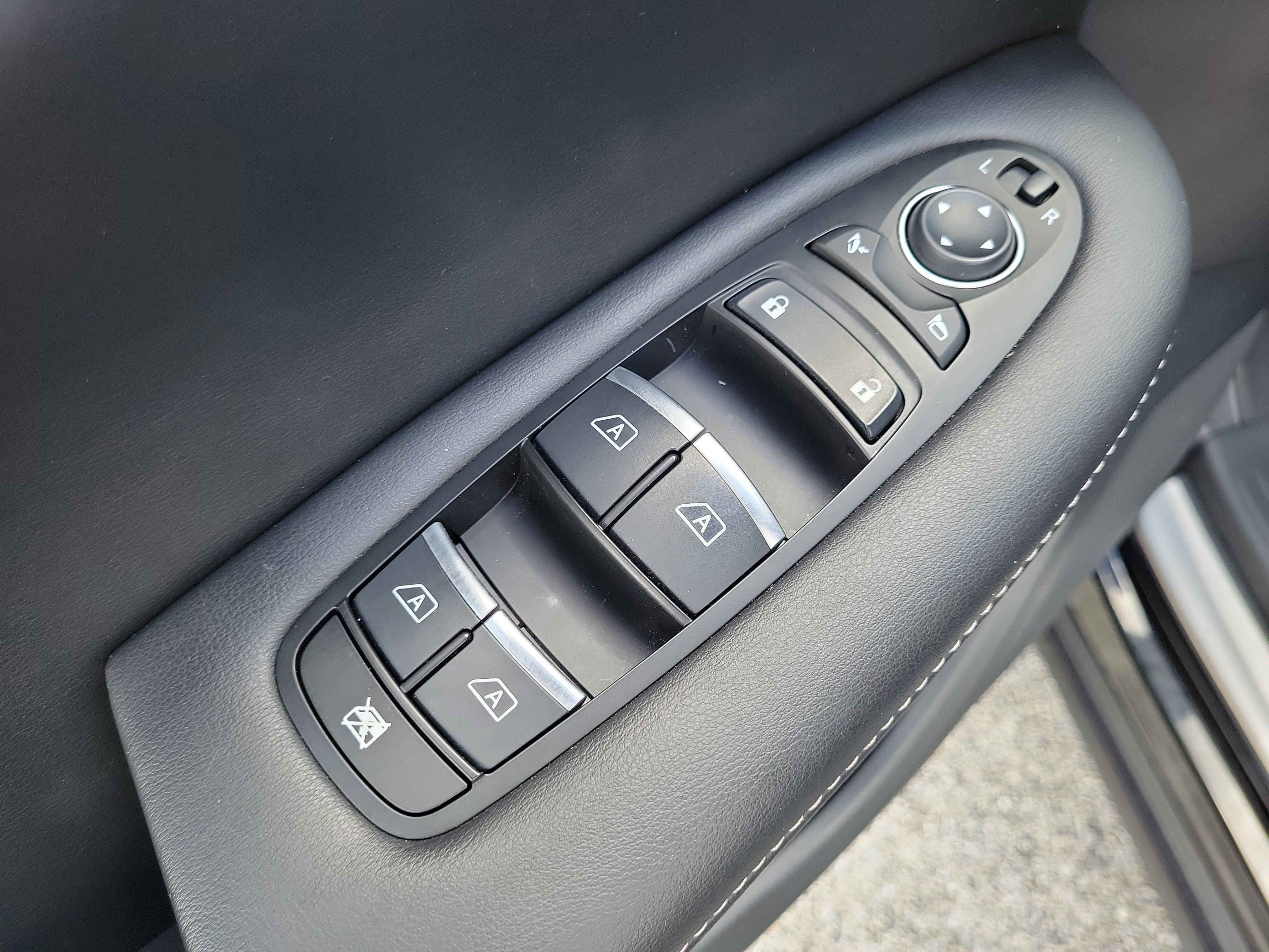 Used 2024 INFINITI QX50 Sport AWD/4WD image 11