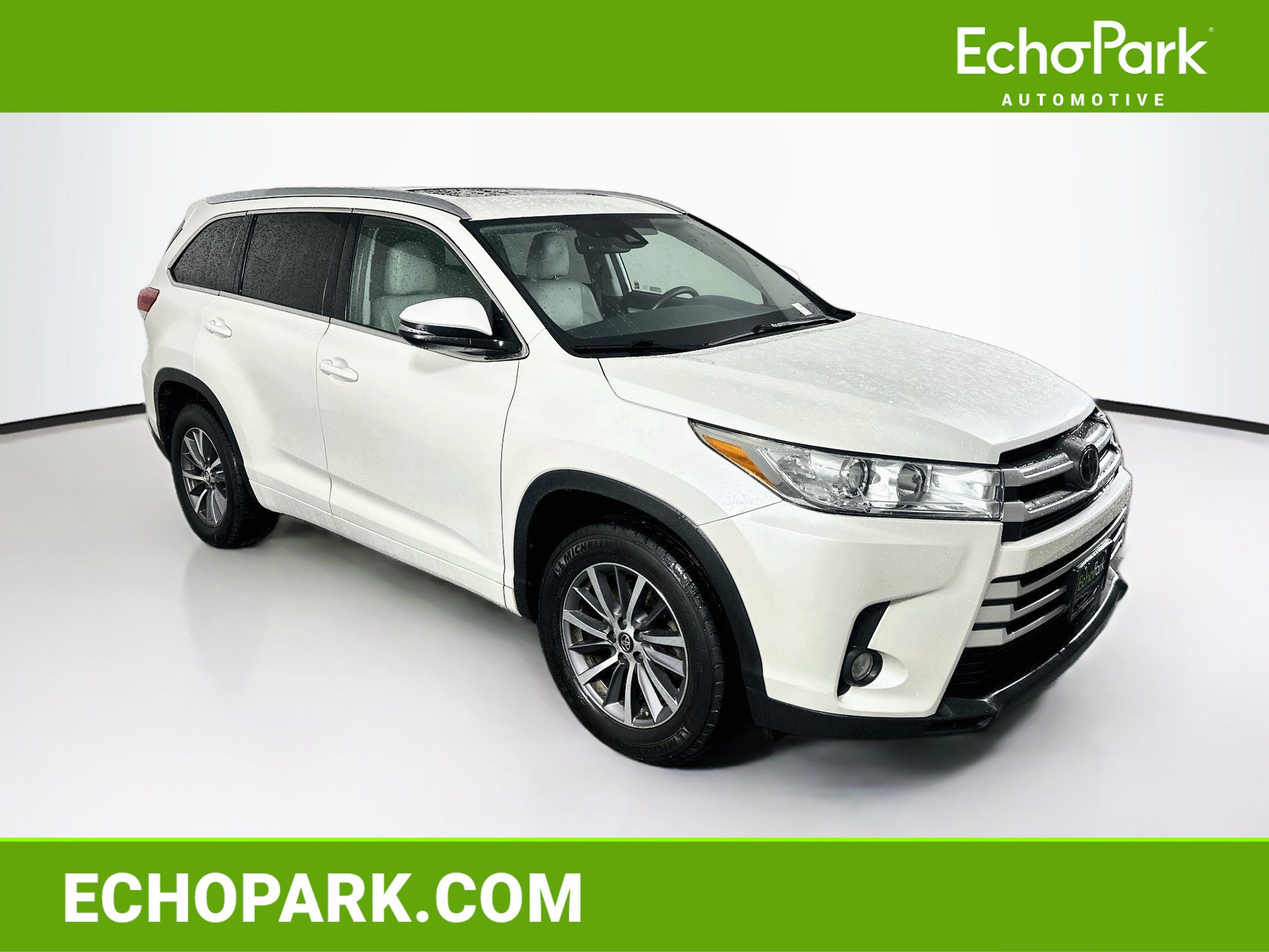 Used 2017 Toyota Highlander XLE FWD image 1