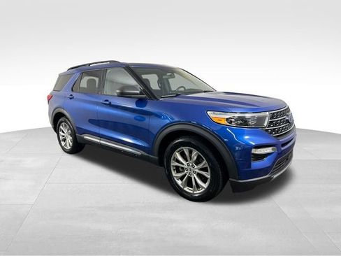 Used 2020 Ford Explorer XLT w/ Equipment Group 202A AWD/4WD image 7