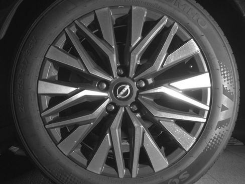 Used 2025 Nissan Altima 2.5 SV FWD image 17