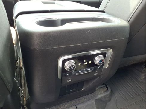 Used 2022 GMC Yukon XL AT4 AWD/4WD image 8