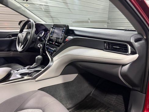 Used 2022 Toyota Camry LE image 12
