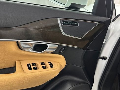 Used 2018 Volvo XC90 T6 Momentum w/ Convenience Package image 9