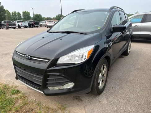 Used 2016 Ford Escape SE w/ Equipment Group 201A FWD image 3