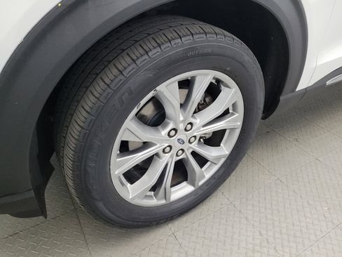 Used 2020 Ford Explorer XLT w/ Equipment Group 202A AWD/4WD image 31