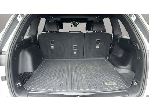 Used 2023 Jeep Grand Cherokee Altitude image 9