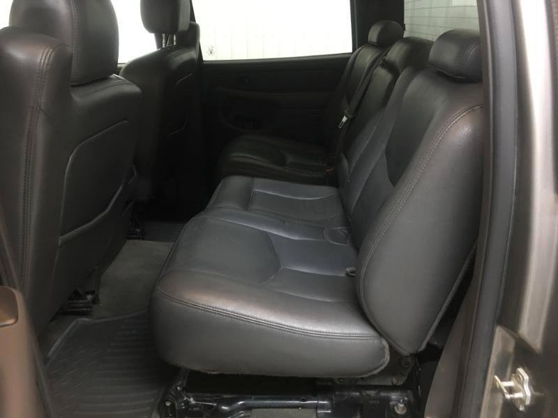 Used 2007 GMC Sierra 3500 SLT w/ Heavy-Duty Power Package AWD/4WD image 10