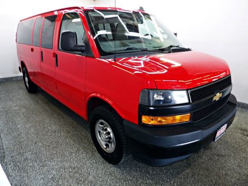 Used 2020 Chevrolet Express 3500 LS RWD image 3