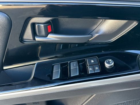 Used 2024 Toyota bZ4X Limited image 10