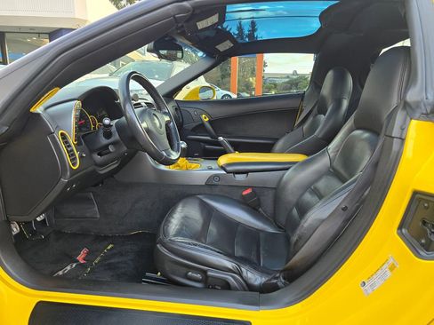 Used 2006 Chevrolet Corvette Coupe w/ Preferred Equipment Group RWD image 15