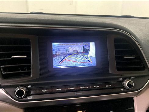 Used 2019 Hyundai Elantra SE image 20