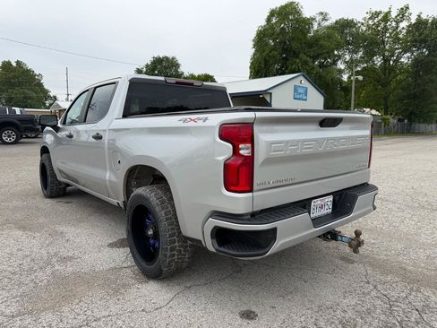 Used 2019 Chevrolet Silverado 1500 Custom w/ Custom Value Package AWD/4WD image 6
