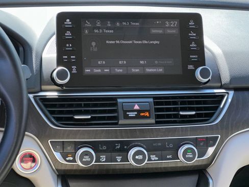 Used 2018 Honda Accord Touring image 15