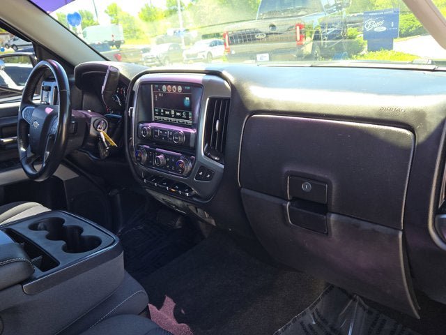 Used 2017 Chevrolet Silverado 1500 LT w/ Midnight Edition AWD/4WD image 5