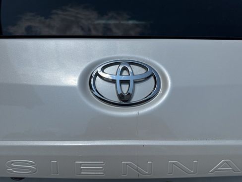 Used 2016 Toyota Sienna XLE FWD image 42