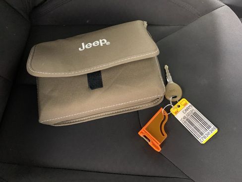 Used 2017 Jeep Wrangler Unlimited Sport w/ Connectivity Group image 40