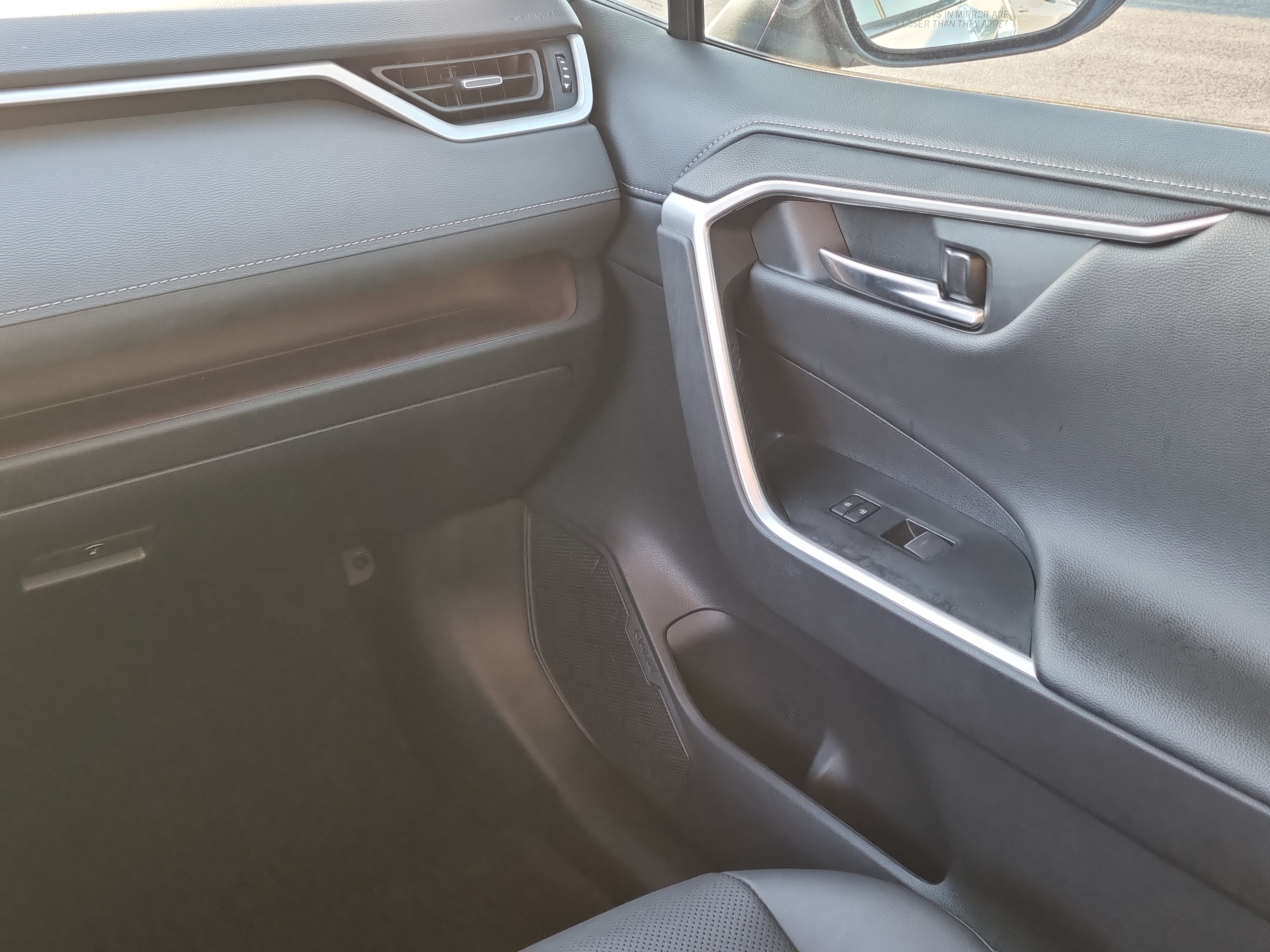 Used 2022 Toyota RAV4 Limited AWD/4WD image 19