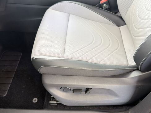 New 2026 Volkswagen Tiguan SE R-Line FWD image 14
