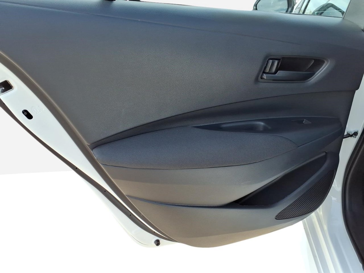 Used 2027 Toyota Corolla LE FWD image 11