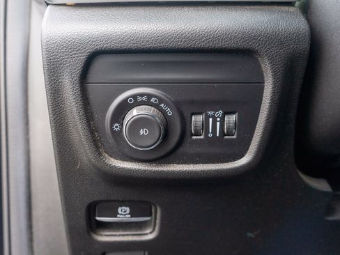 Used 2023 Jeep Grand Cherokee Limited w/ Black Appearance Package AWD/4WD image 17
