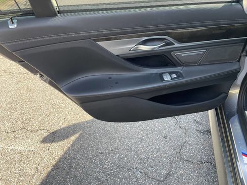 Used 2016 BMW 750i image 21
